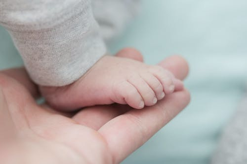 年轻夫妻解决二胎问题，试管婴儿成功圆梦双胞胎
